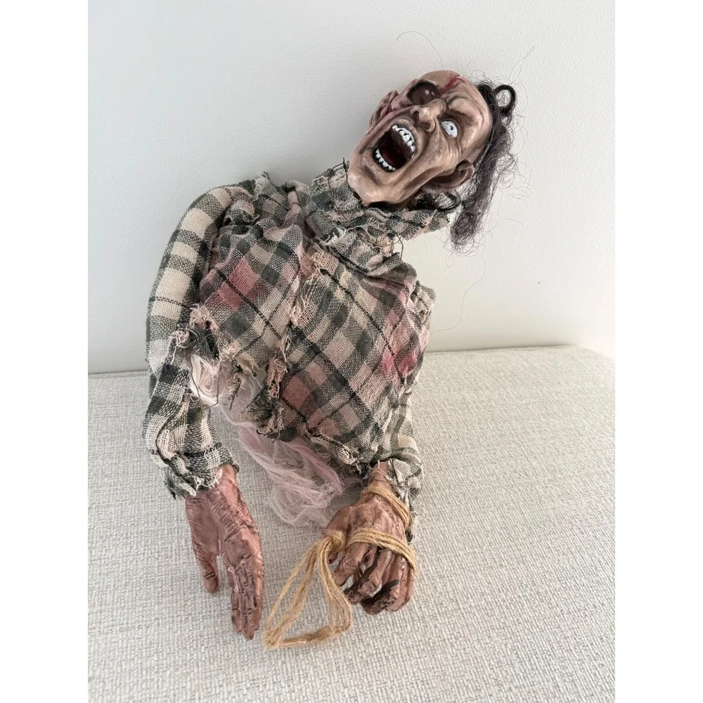 Zombie Torso Halloween Prop Severed Head Horror Haunted House Decor Screaming